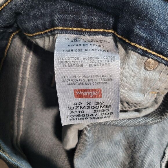 Wrangler Authentics Jeans Mens 42x32 Blue Med Wash Relaxed Straight Stretch - Picture 7 of 11